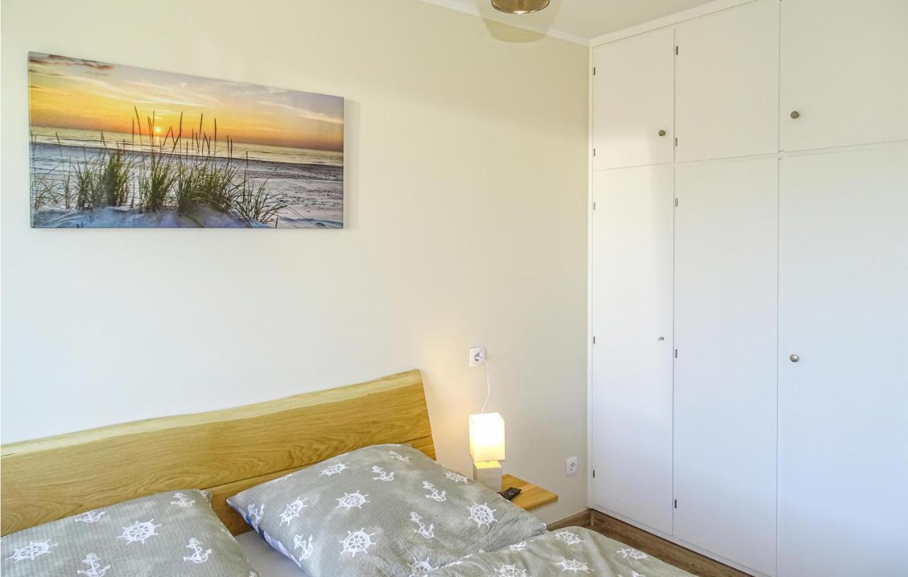 Lovely In With Kitchen Apartment